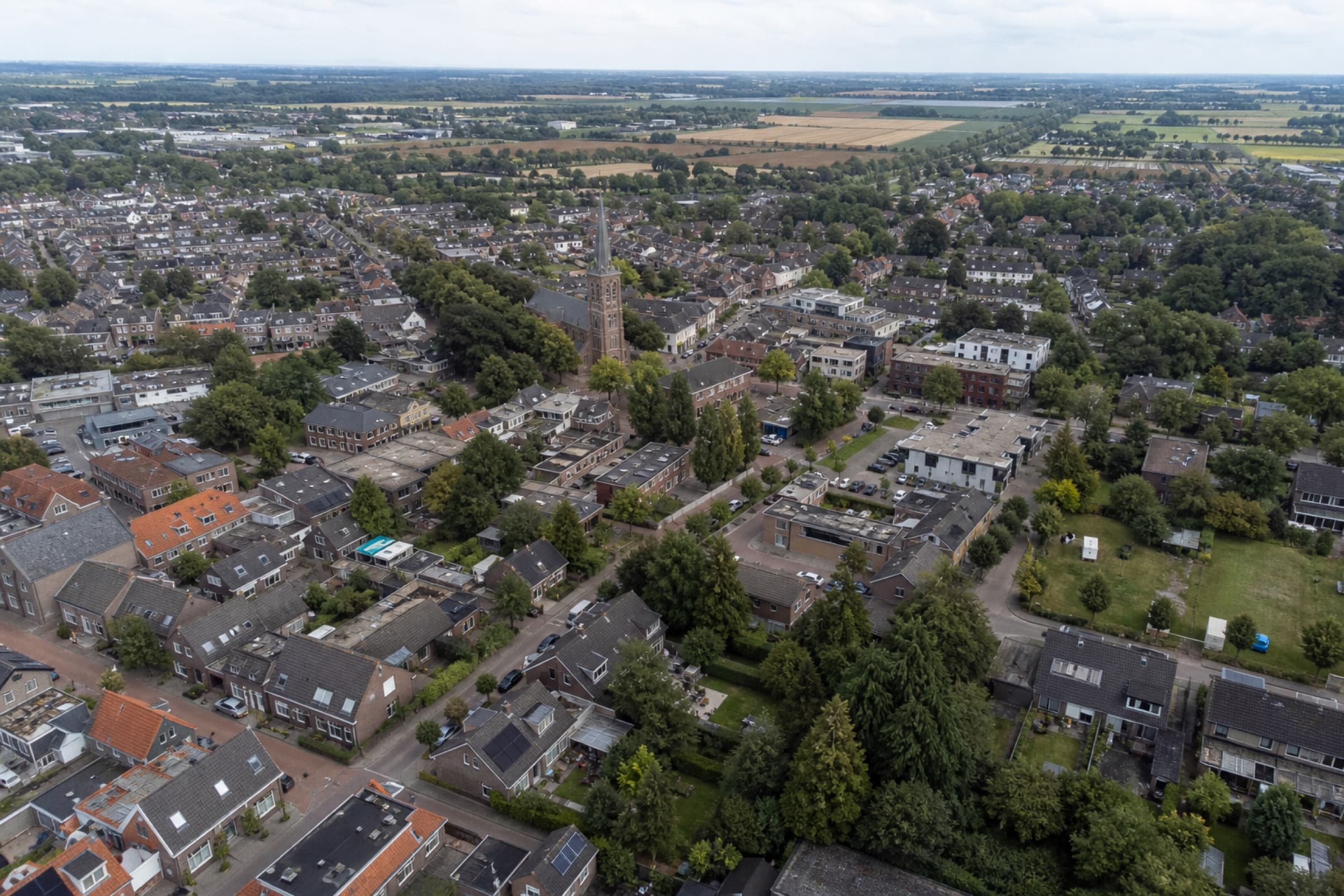 Luchtbeeld van Dongen — dorpskern en omgeving vanaf boven