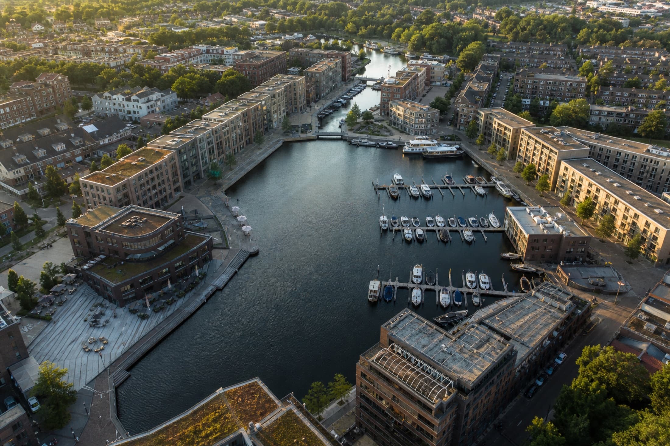 Luchtfoto: Piushaven van boven